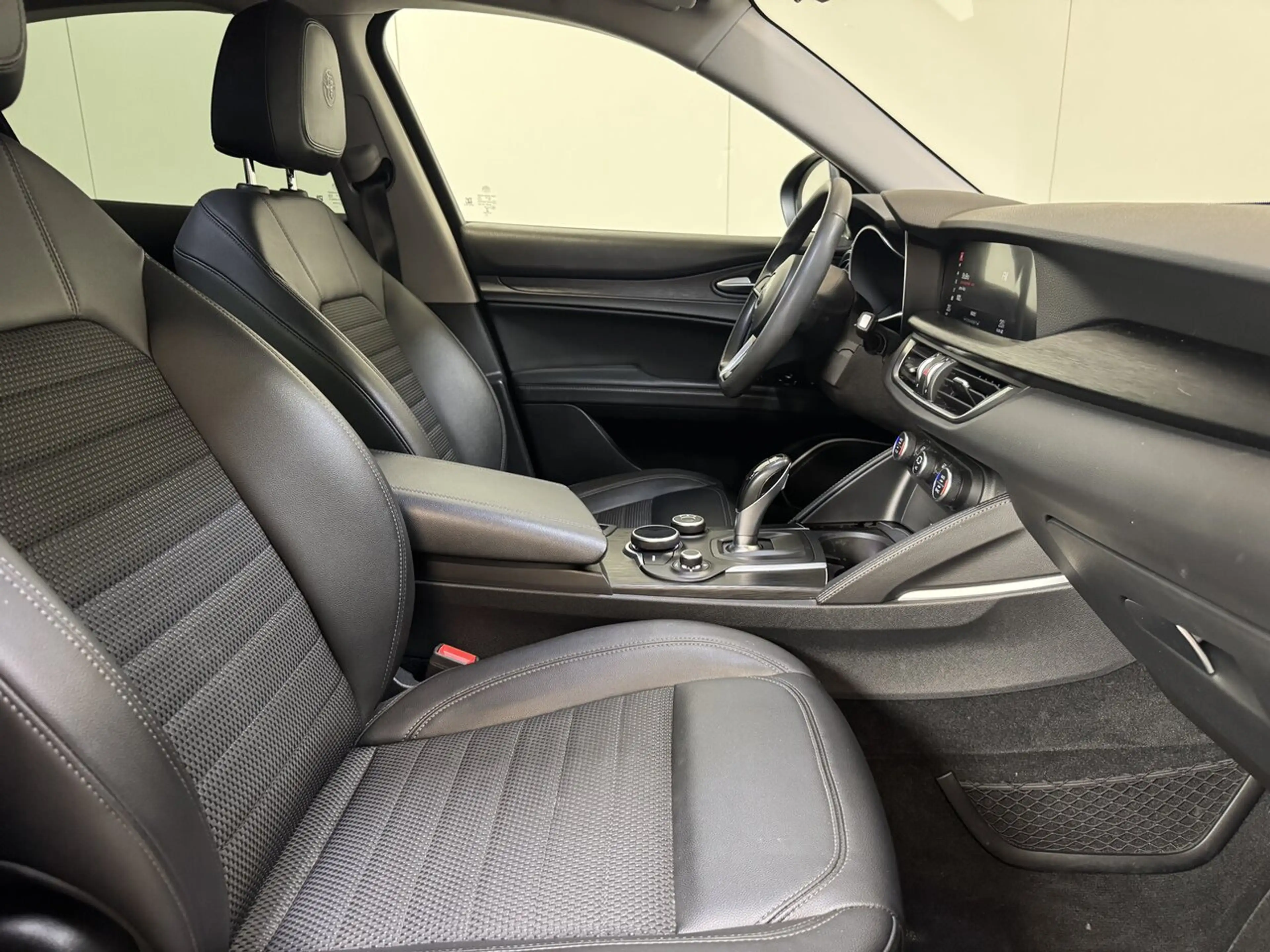 Alfa Romeo Stelvio 2.0 Benzine Autom. 4x4 - Airco - Topstaat! — photo 2