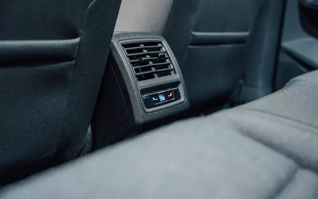 Volkswagen Golf view 21