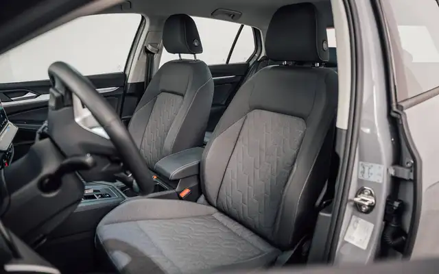 Volkswagen Golf view 9