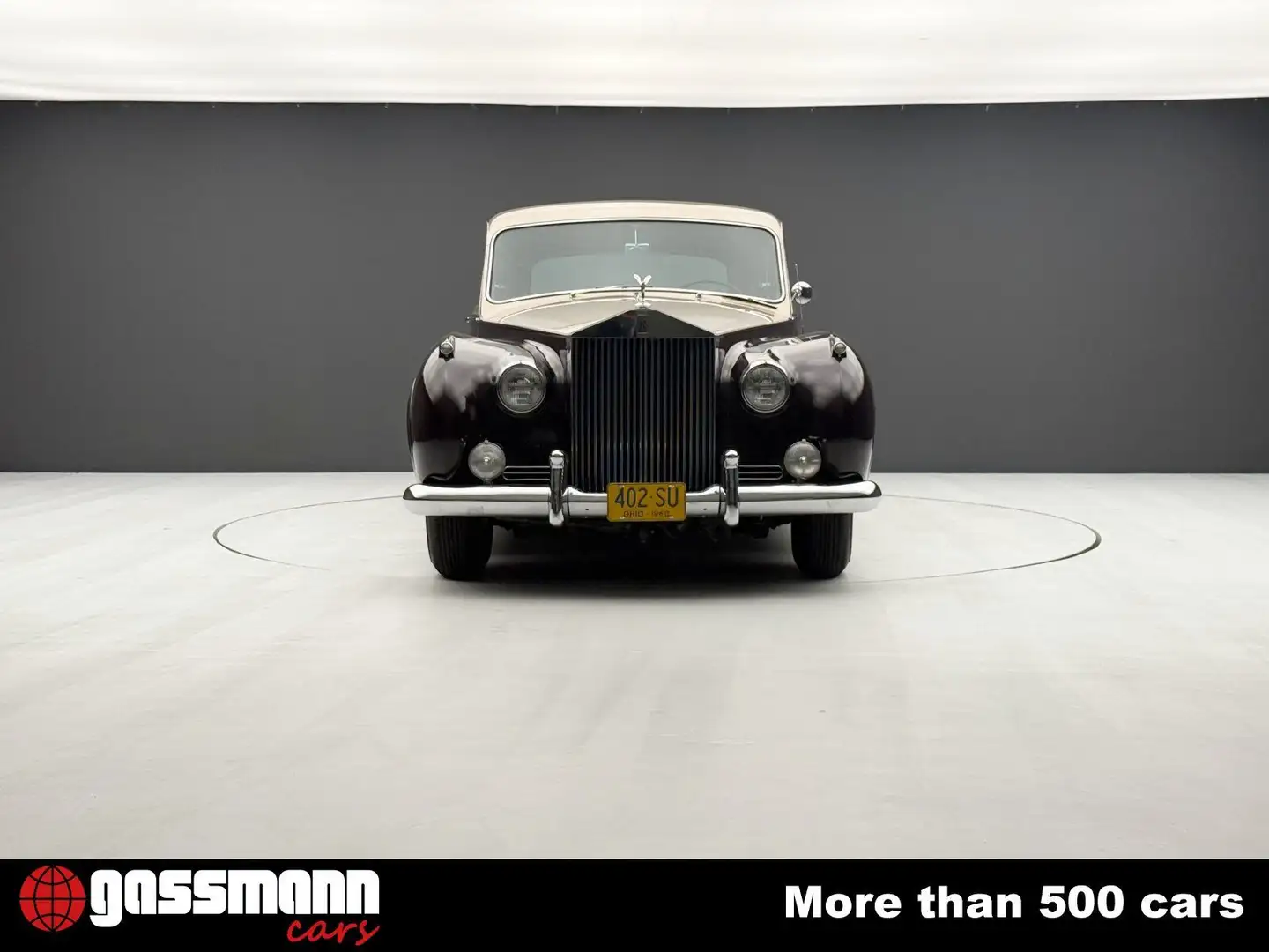 Rolls-Royce Phantom V Saloon Coupe, by James Young Matching Gold - 2