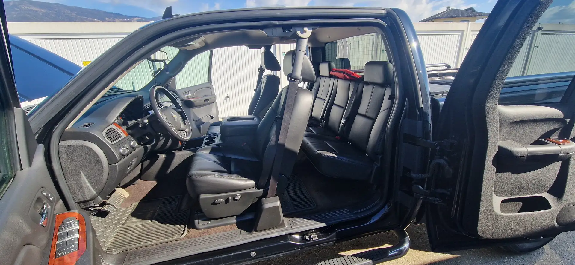 Chevrolet Silverado LTZ 1500 Schwarz - 2