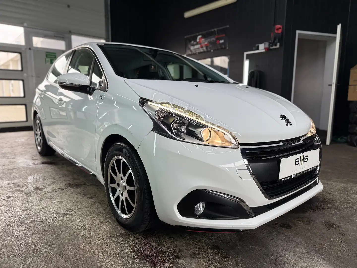 Peugeot 208 Active 1,6 BlueHDi 75 S *GARANTIE* Weiß - 2
