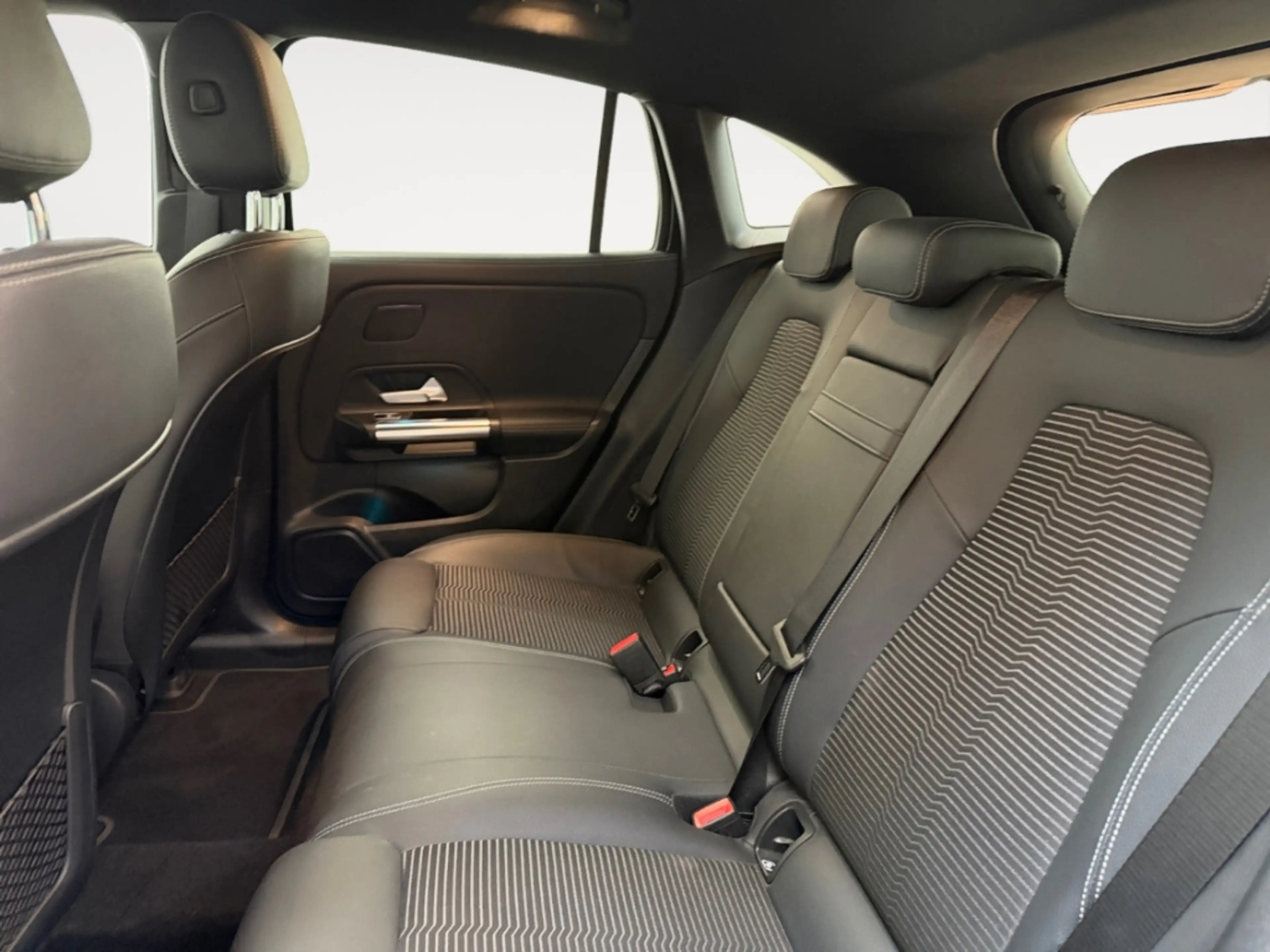 Mercedes-Benz EQA 4Matic B-ZERT AUTOMATIK NAV LED AHK DIG-DISPLAY KA — photo 12