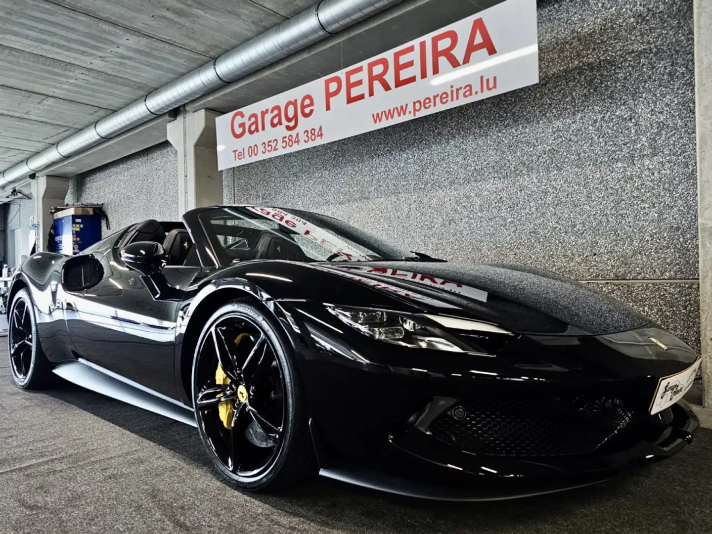 Ferrari 296 GTS LIFT HEAD UP 1 HAND Negru - 1