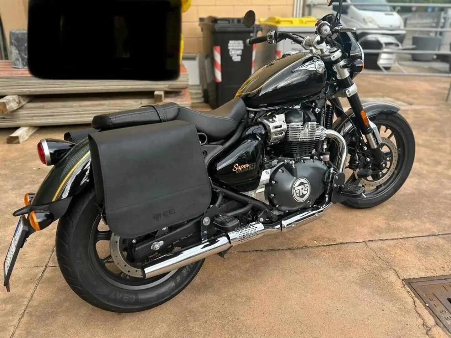 Royal Enfield Super Meteor 650 Černá - 1