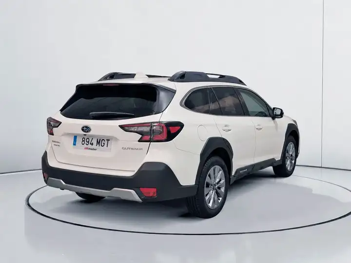 Subaru Outback 2023, foto 3