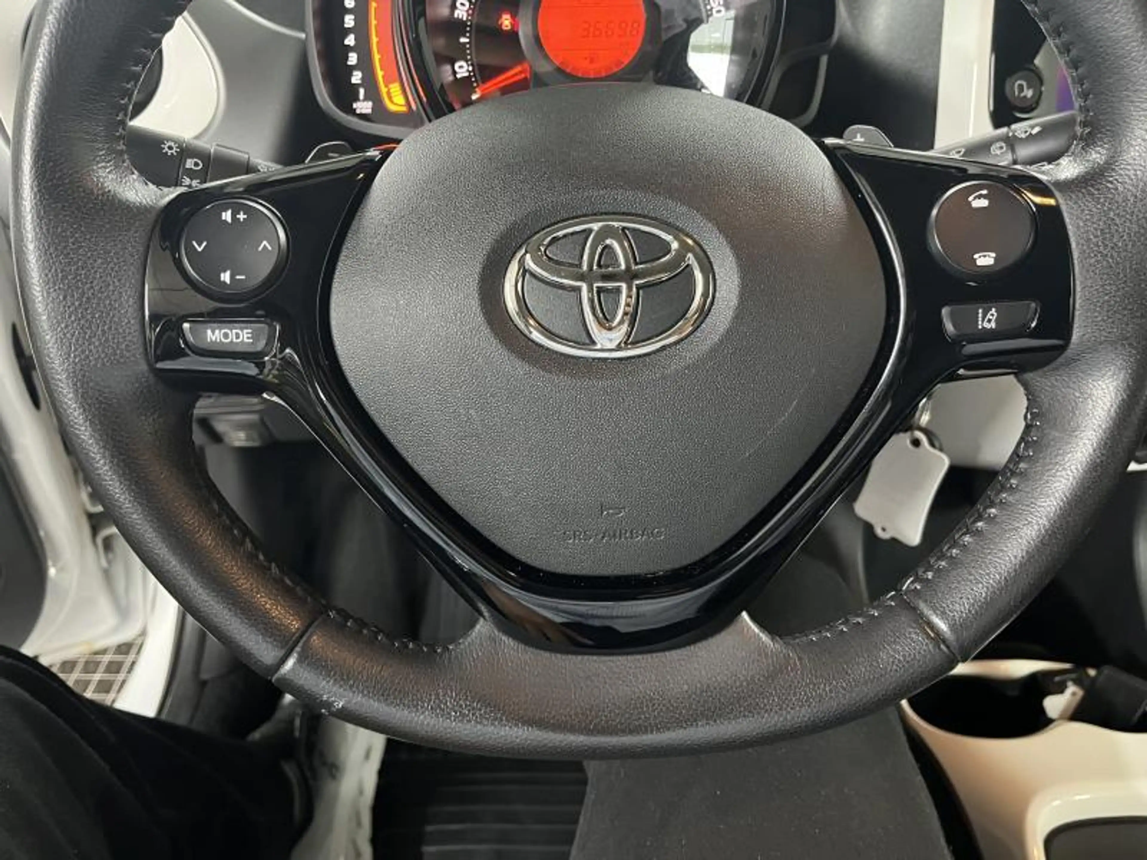 Toyota Aygo x-play2 - AUTOMATIQUE — photo 10