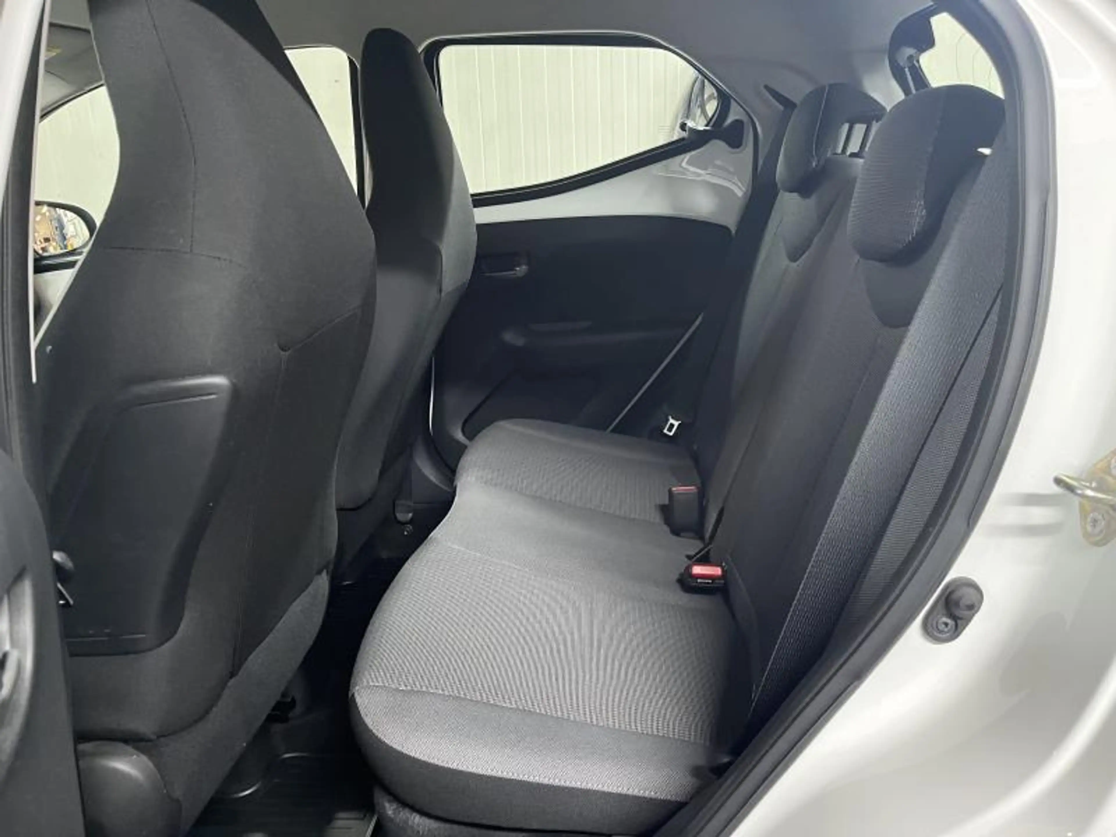 Toyota Aygo x-play2 - AUTOMATIQUE — photo 7