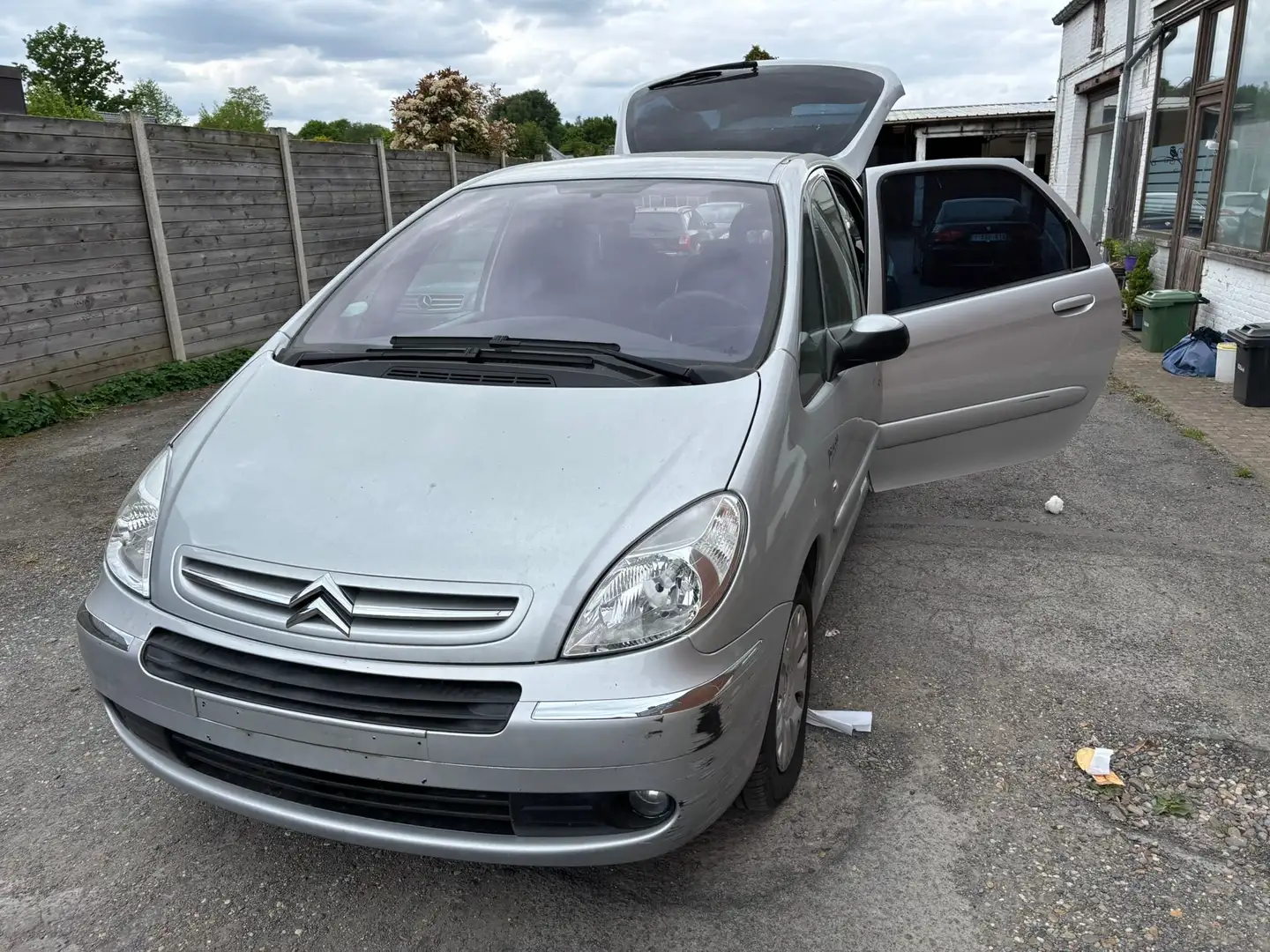 Citroen C4 Picasso C4 Picasso 1.8 16V 7-Sitzer Advance Gris - 1
