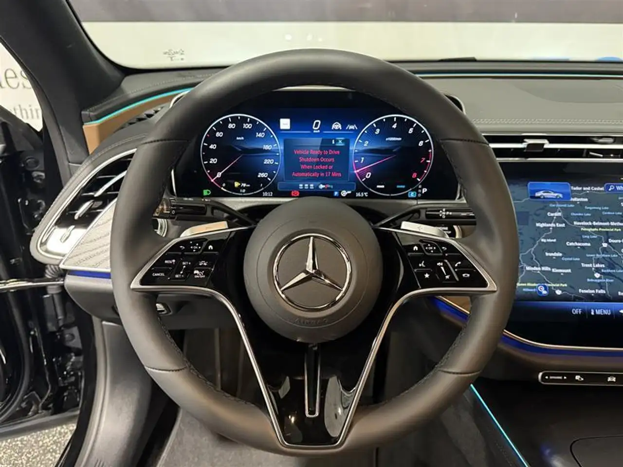 Mercedes-Benz E-Class снимка Mercedes-Benz E-Class