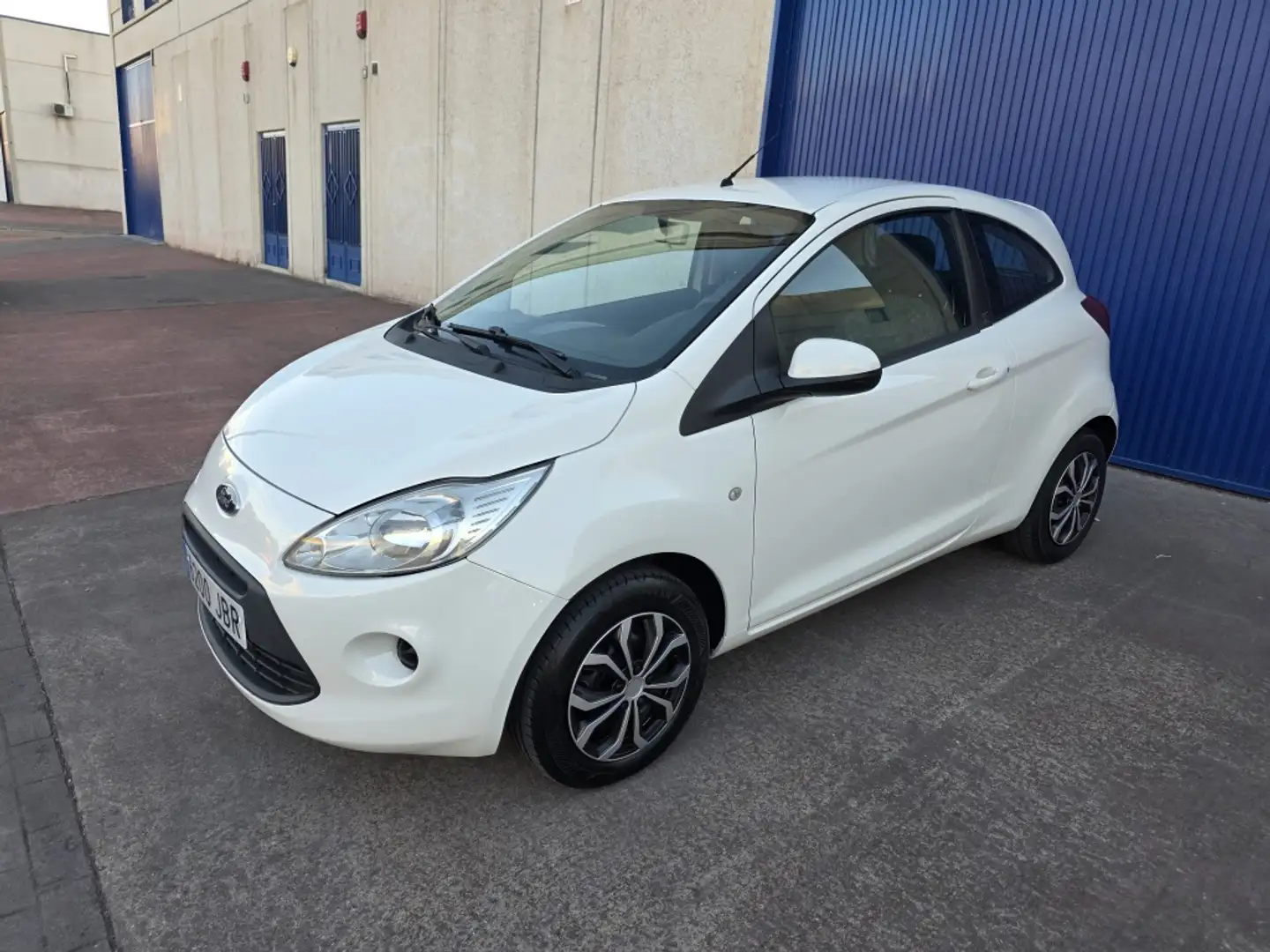 Ford Ka/Ka+ Pequeño Manual de 3 Puertas Blanco - 2