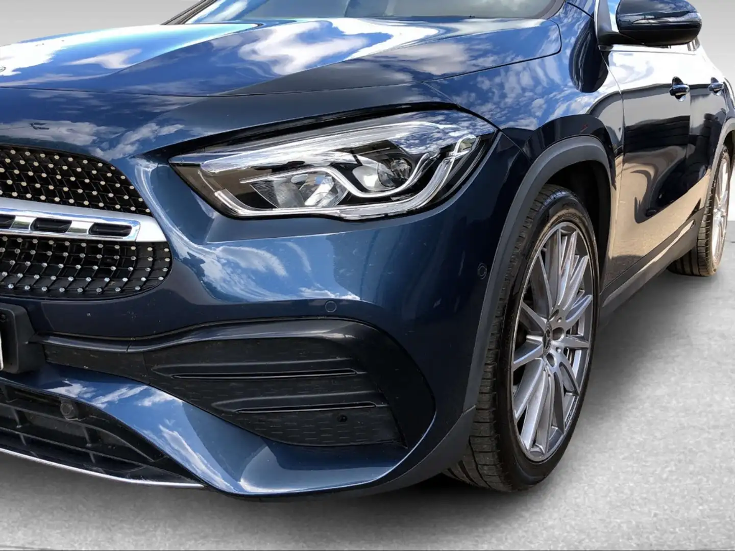 Mercedes-Benz GLA 200 200 d Premium auto Blau - 2