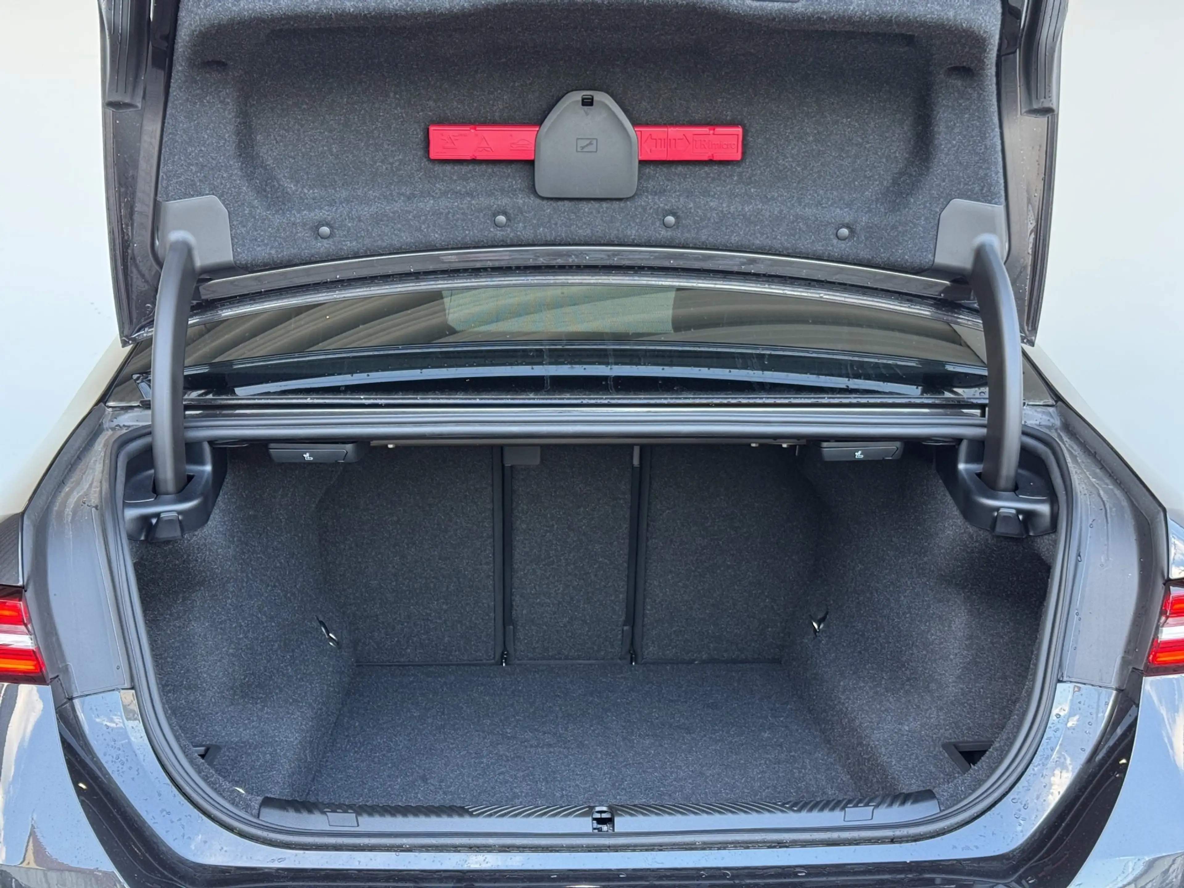 BMW 550 e xDrive Lim. M Sport LiveCock.ParkAss.PGD.LE — photo 11