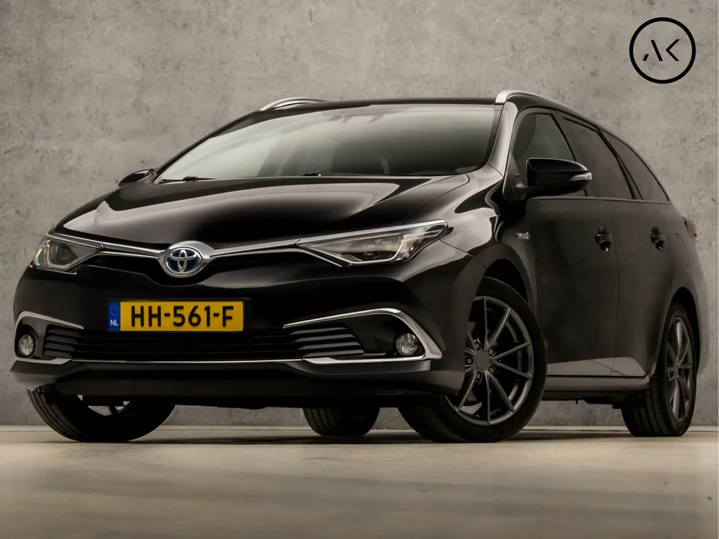 Toyota Auris Touring Sports 1.8 Hybrid Sport Automaat (PANORAMA Zwart - 1