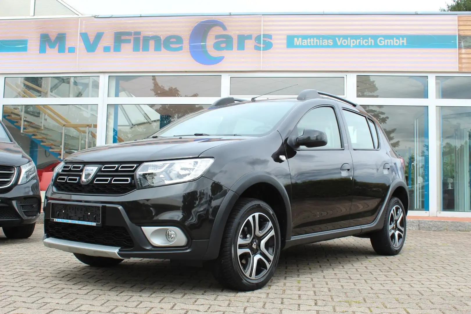 Dacia Sandero II Stepway Celebration Schwarz - 1