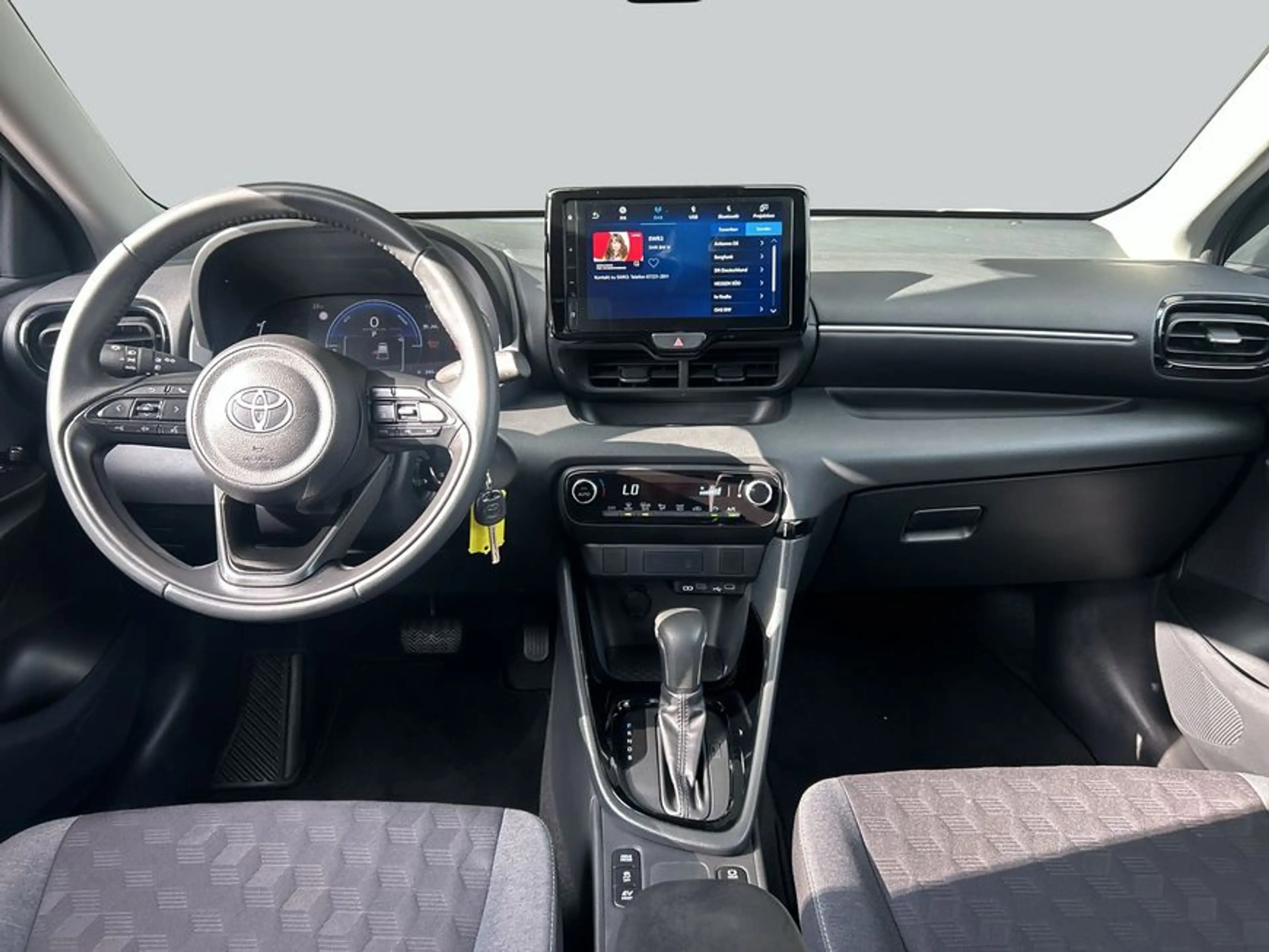 Toyota Yaris Hybrid 116 1.5 VVT-i Teamplayer — photo 13