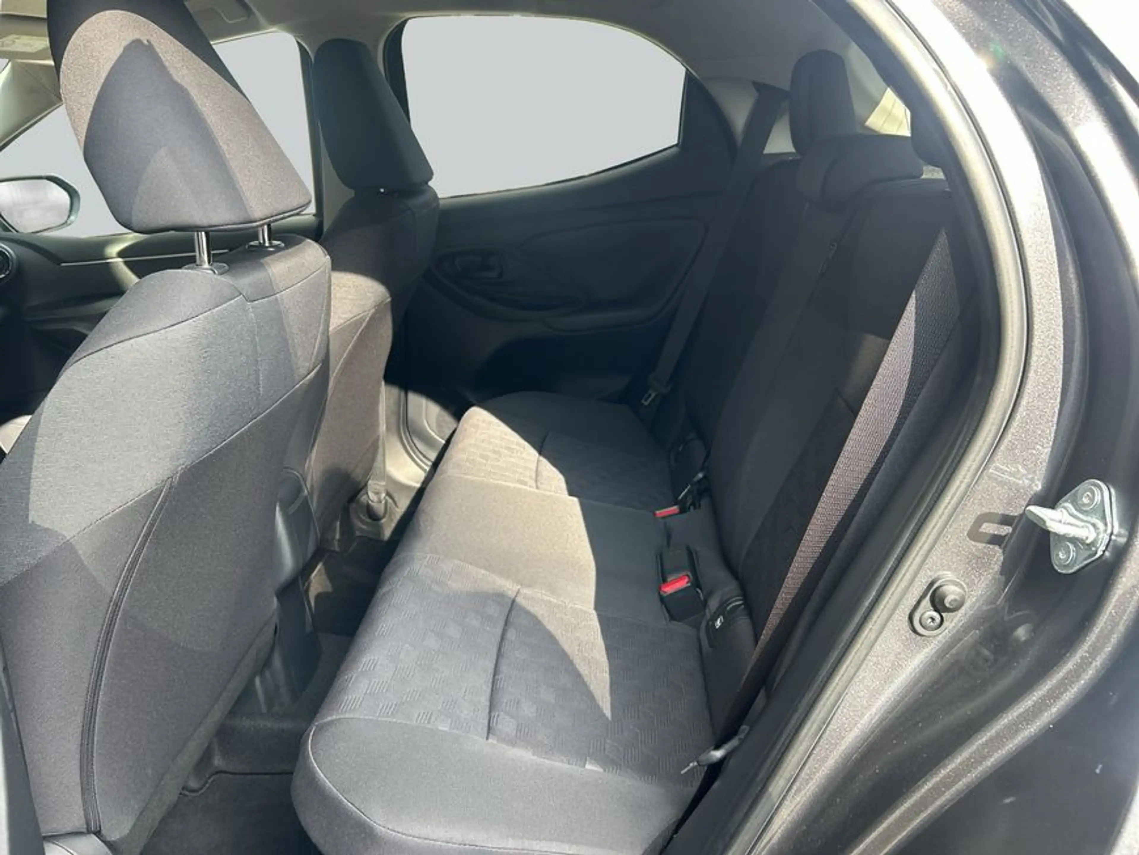 Toyota Yaris Hybrid 116 1.5 VVT-i Teamplayer — photo 11