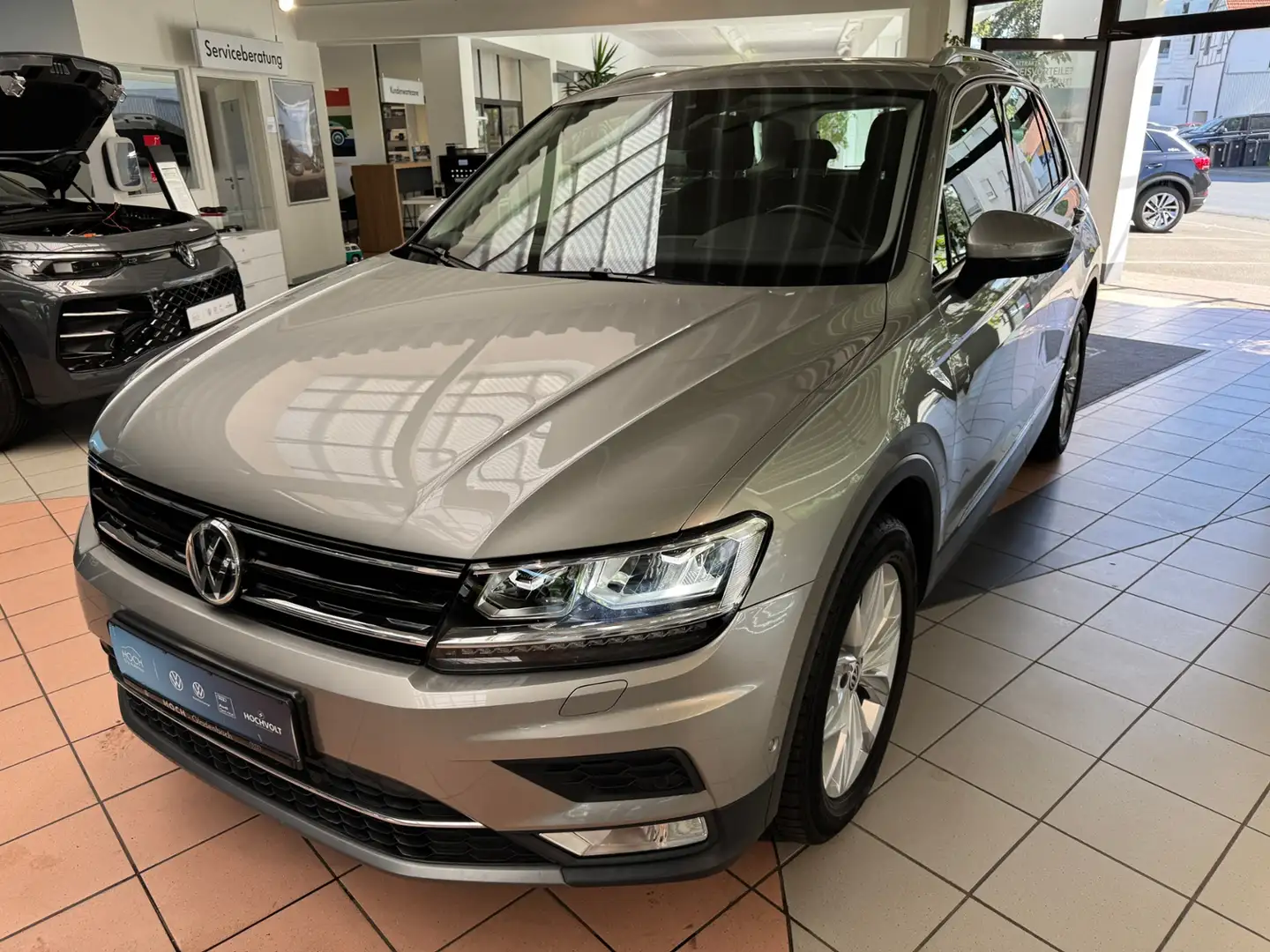 Volkswagen Tiguan 2.0 TSI Highline 4Motion DSG+AHK+Kamera+ Silber - 2