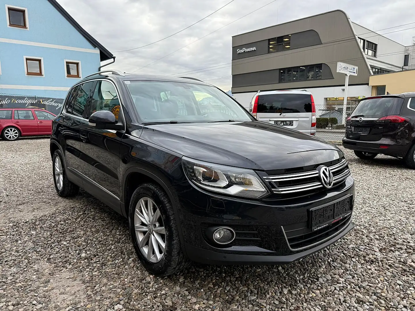 Volkswagen Tiguan 2,0 TDI SCR Sky Schwarz - 2