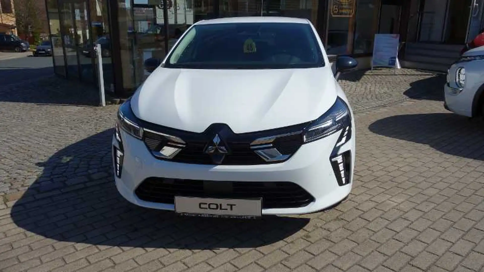 Mitsubishi Colt PLUS 1.6 Hybrid Weiß - 2