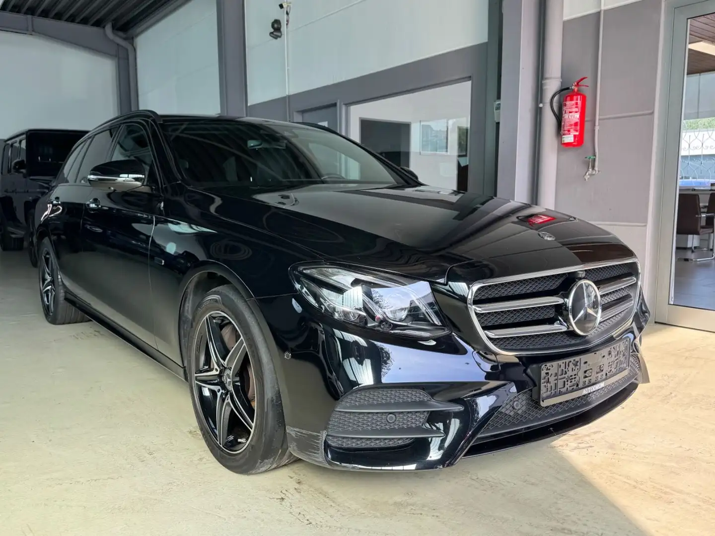 Mercedes-Benz E 300 T de AMG-Line +360°+ACC+Head-Up+Night-Pak. Zwart - 1