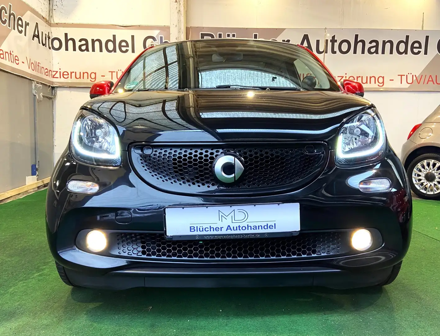 smart forFour Basis Automatik 66 kW edition crosstown Panoramada Schwarz - 2