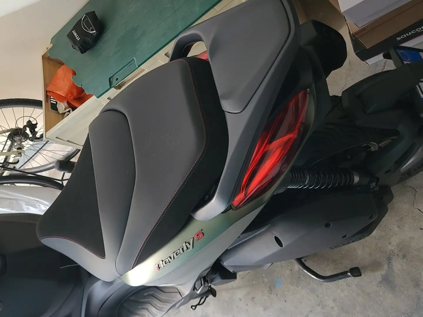 Piaggio Beverly 300 sport Verde - 2