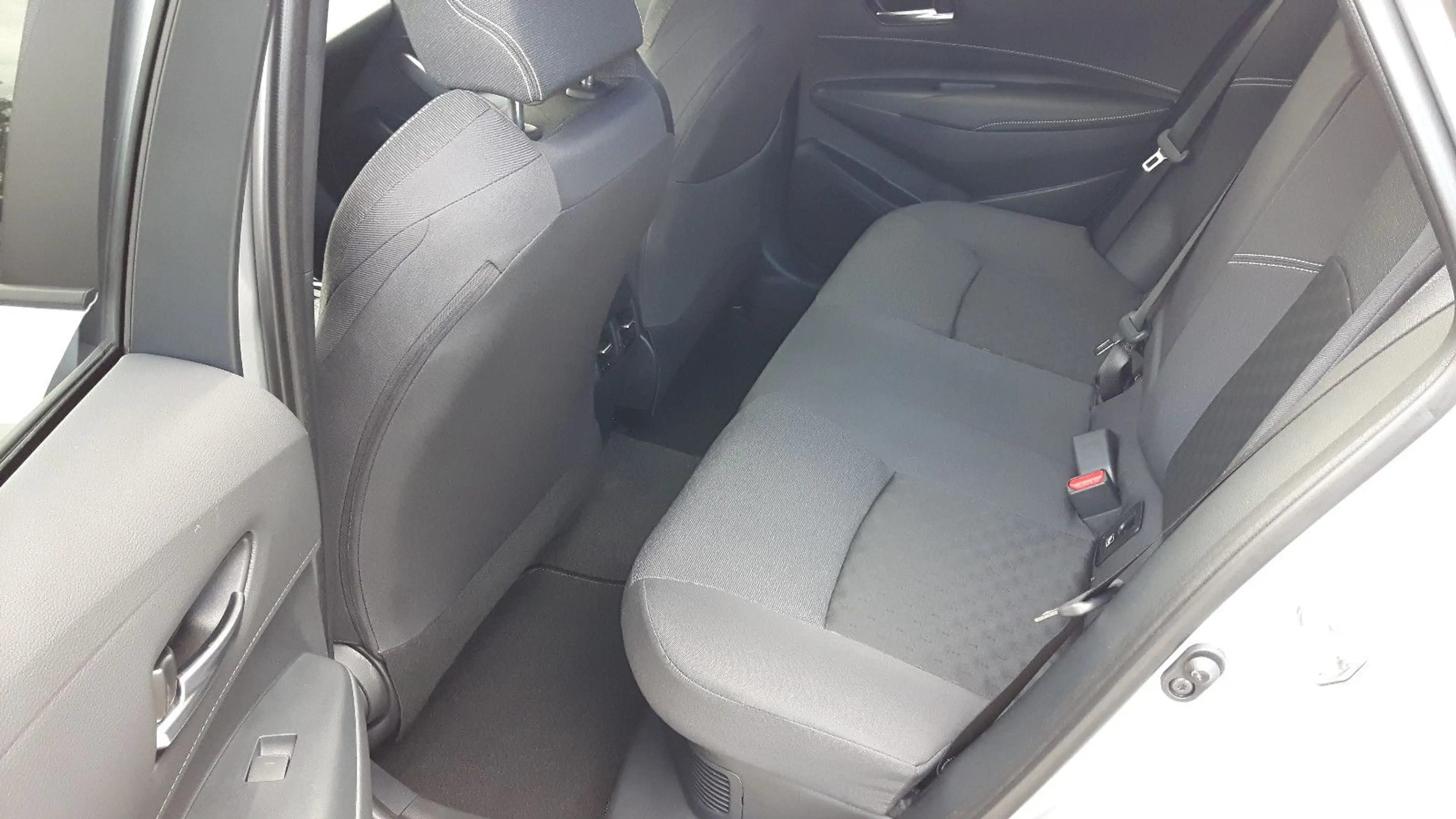 Suzuki Swace 1.8 Hybrid CVT Comfort+ — photo 15
