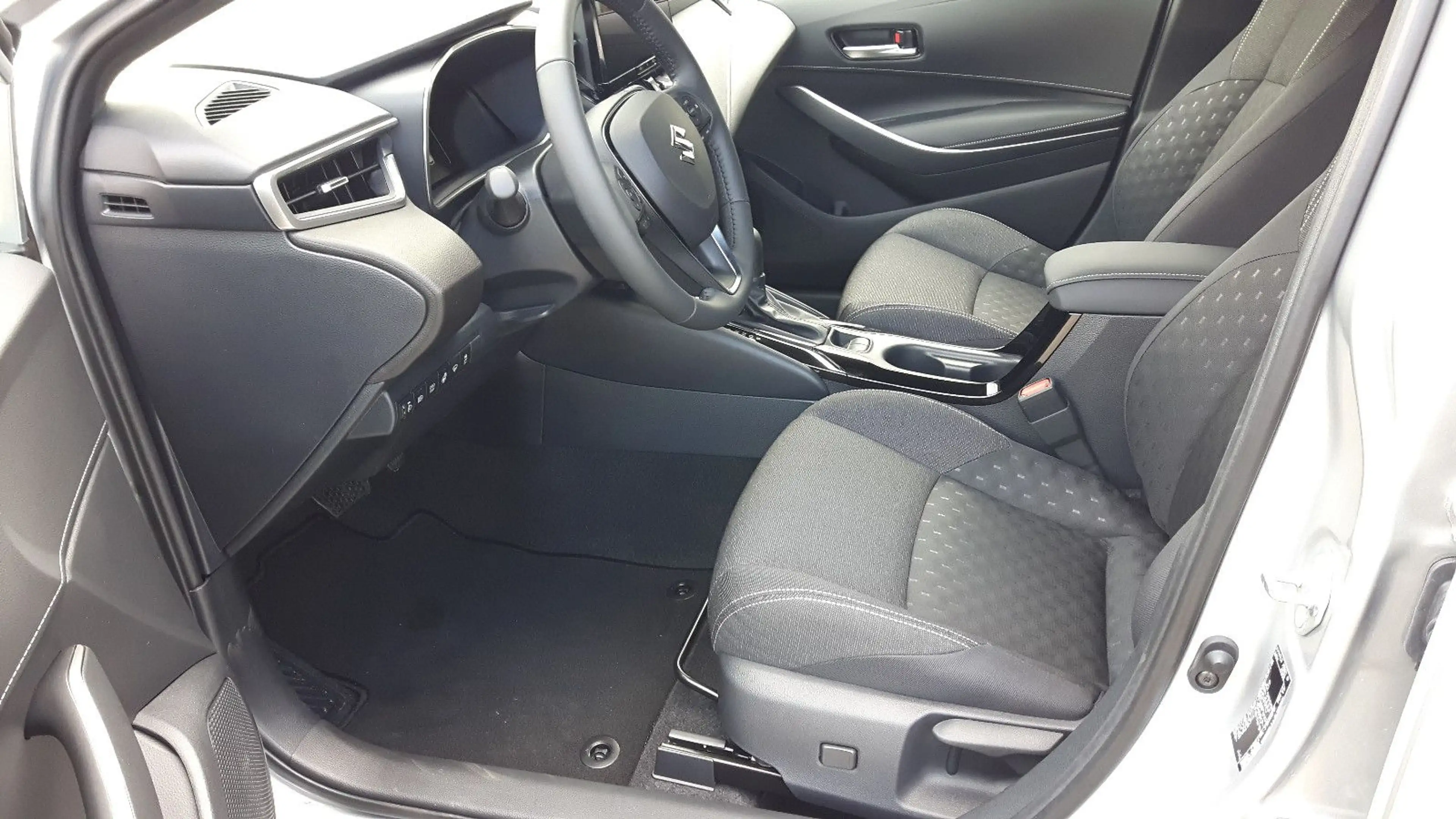Suzuki Swace 1.8 Hybrid CVT Comfort+ — photo 6