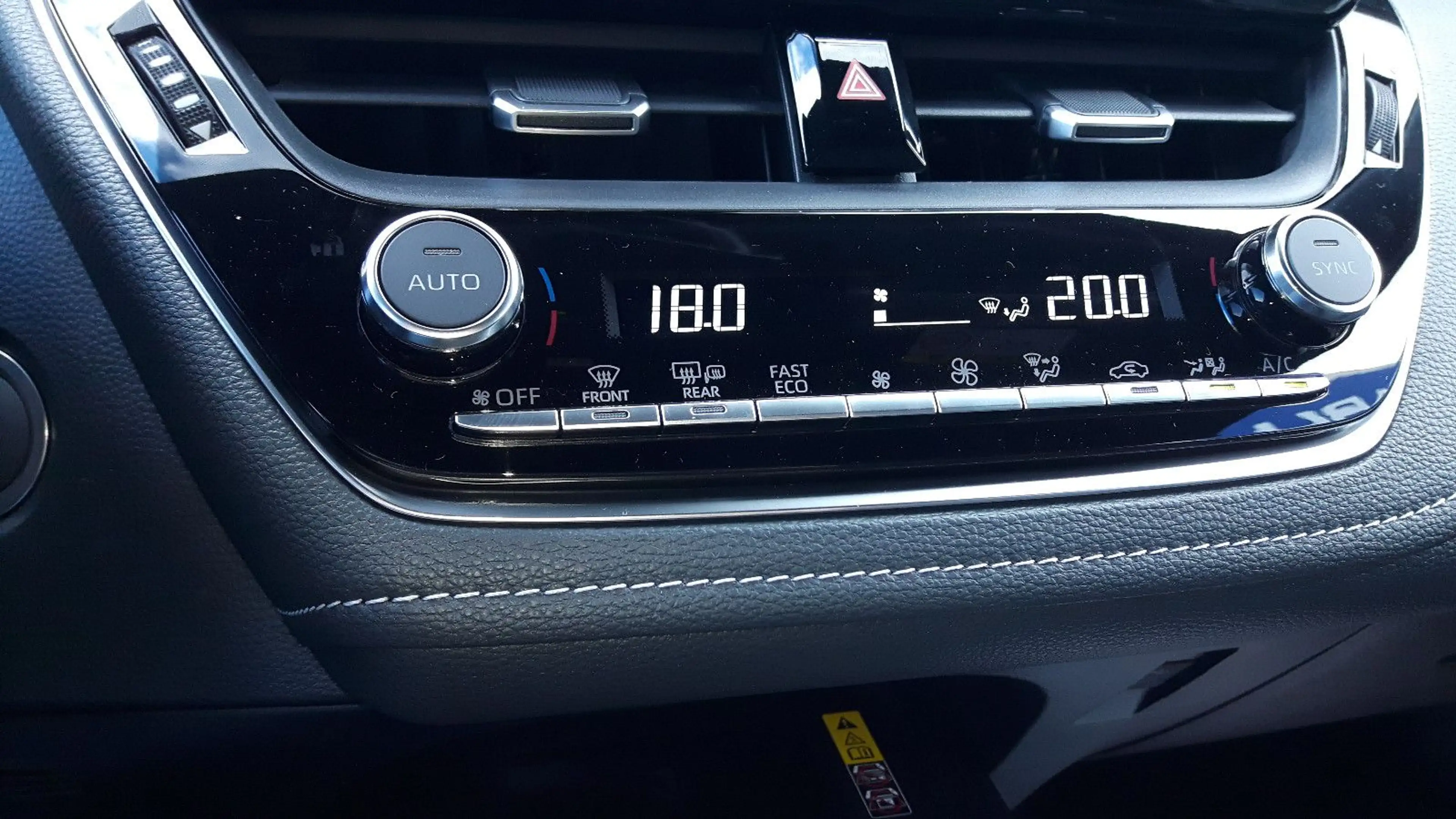 Suzuki Swace 1.8 Hybrid CVT Comfort+ — photo 12