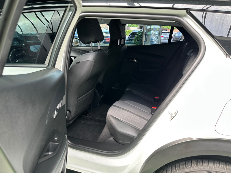 Peugeot 2008 2008 1.5 BlueHDi Allure Pack — photo 15