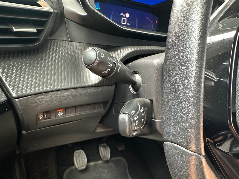 Peugeot 2008 2008 1.5 BlueHDi Allure Pack — photo 11