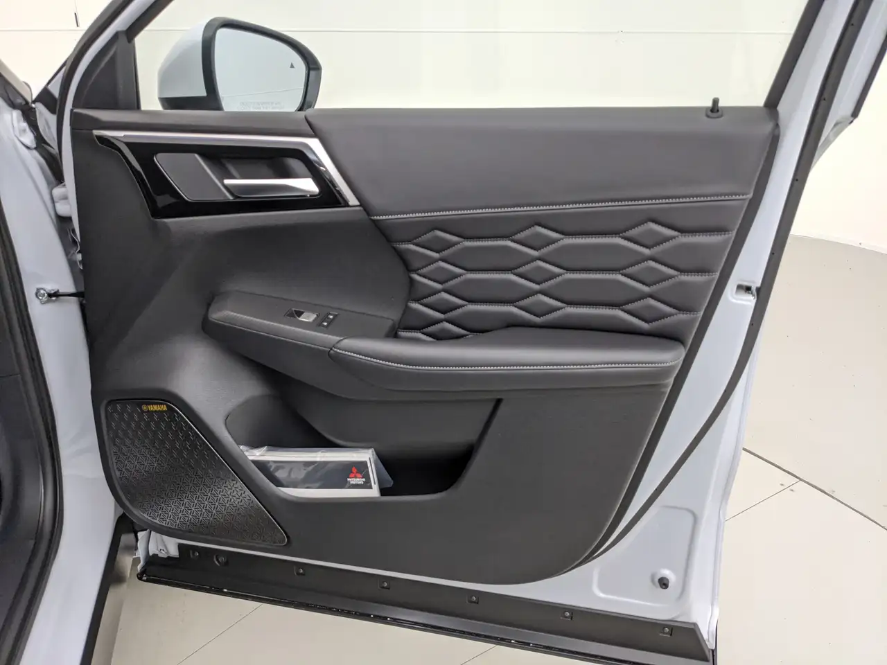Mitsubishi Outlander снимка Mitsubishi Outlander