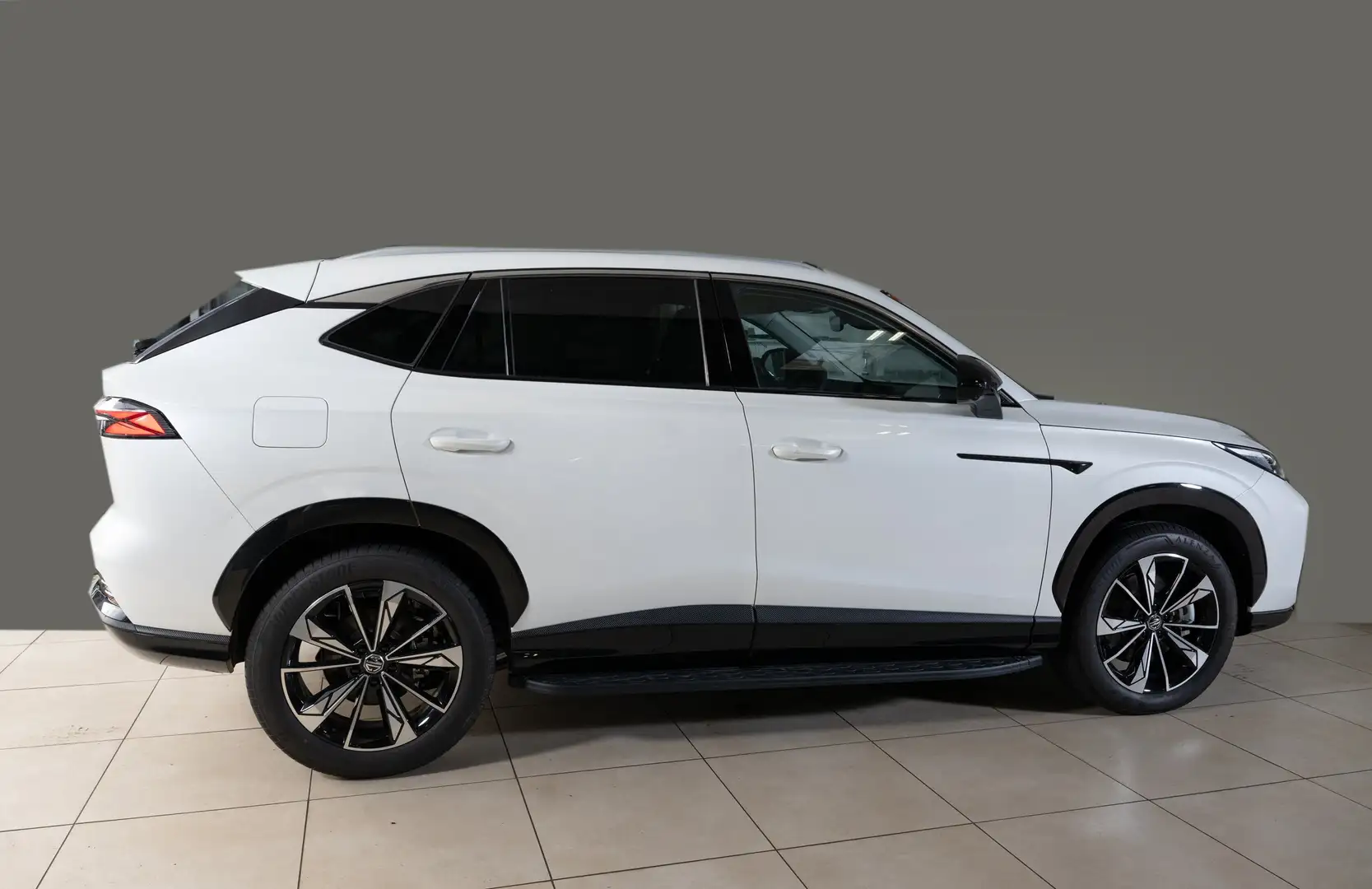 MG EHS PHEV 1.5 Luxury 21 kWh Navi 360° Kamera ACC Bílá - 2