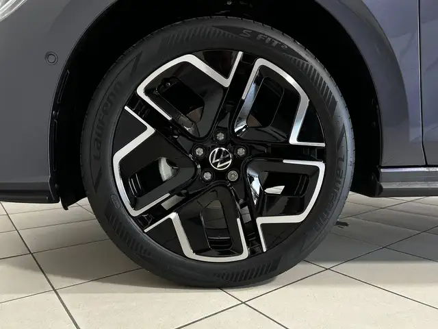 Volkswagen Polo view 8