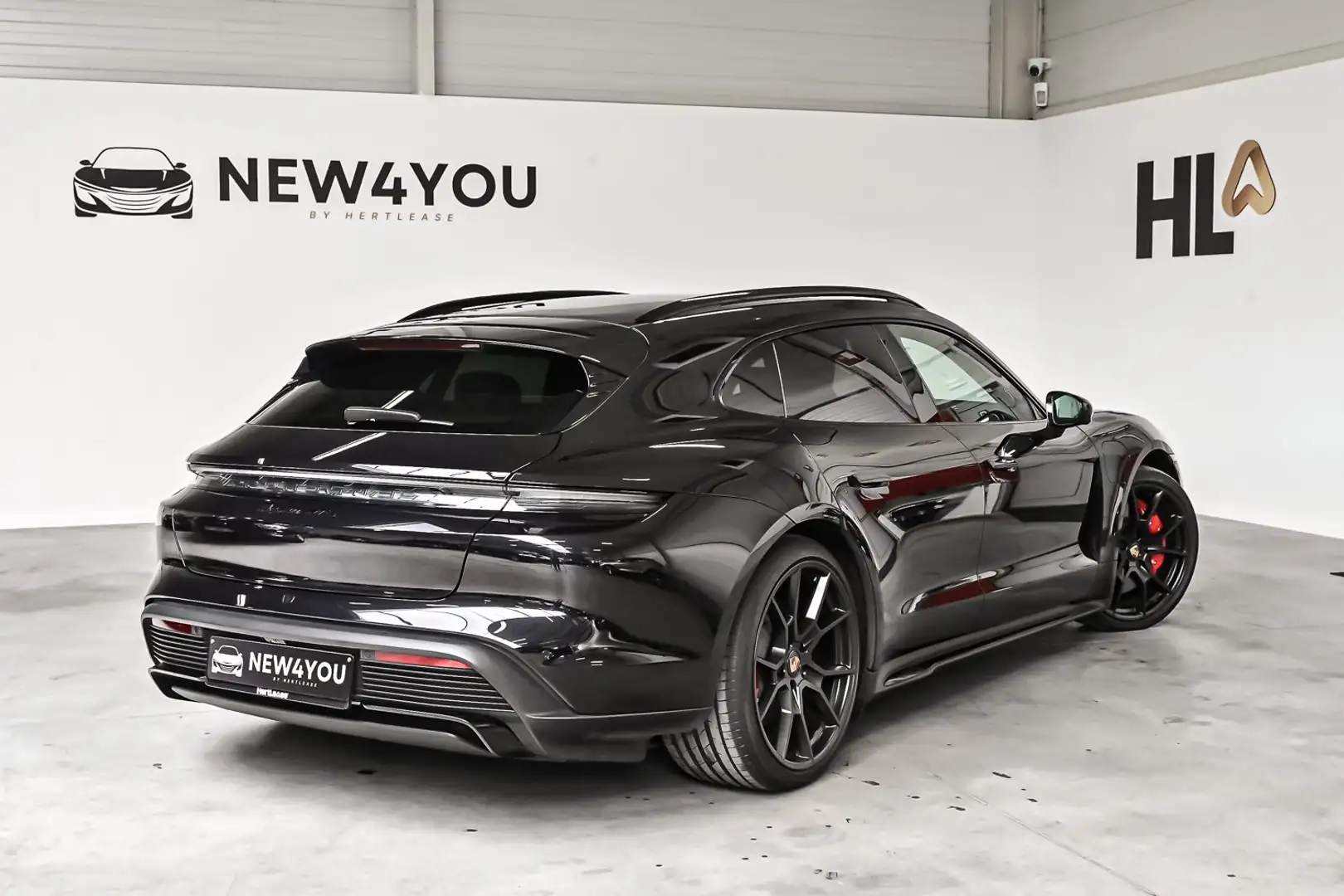 Porsche Taycan 93.4 kWh GTS Zwart - 2