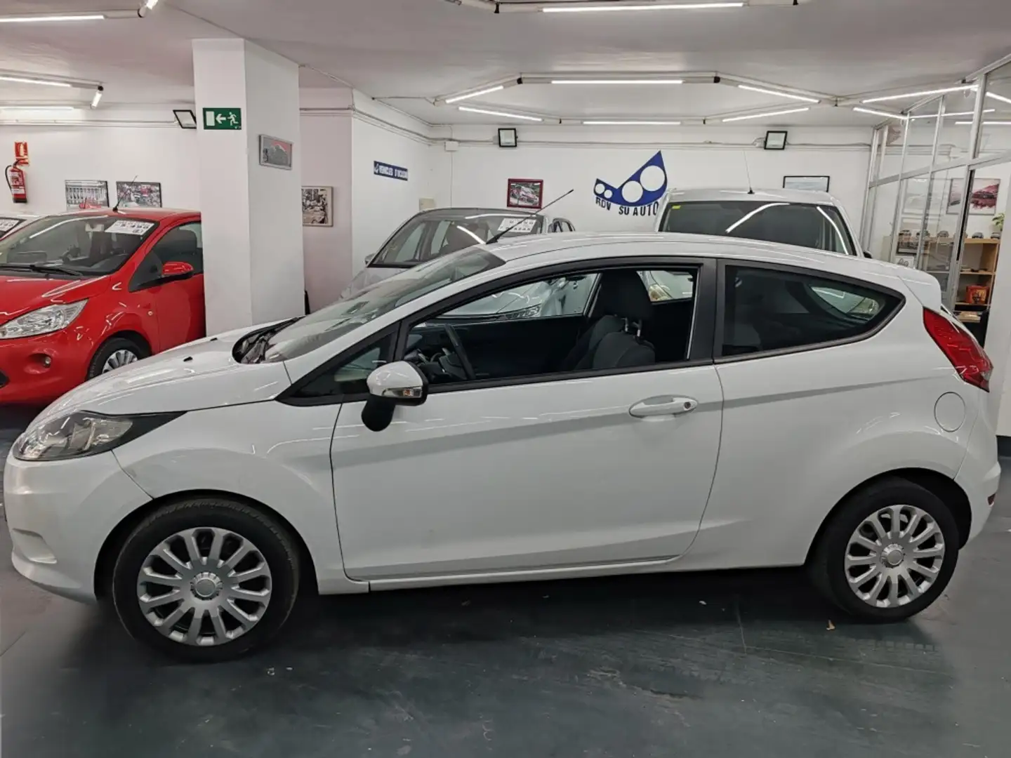 Ford Fiesta 1.40TDCi Ambiente Blanco - 2
