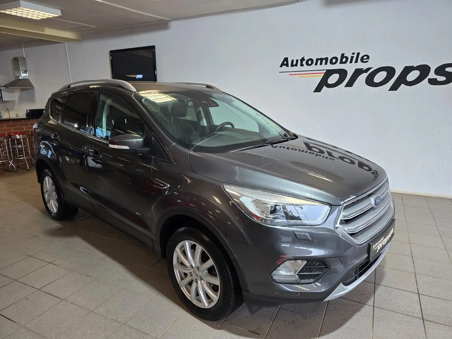 Ford Kuga 1.5 EcoBoost Titanium 4x4 AHK NAVI KAMERA Grau - 1