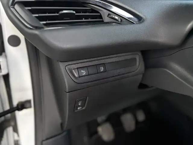 Peugeot 208 view 15