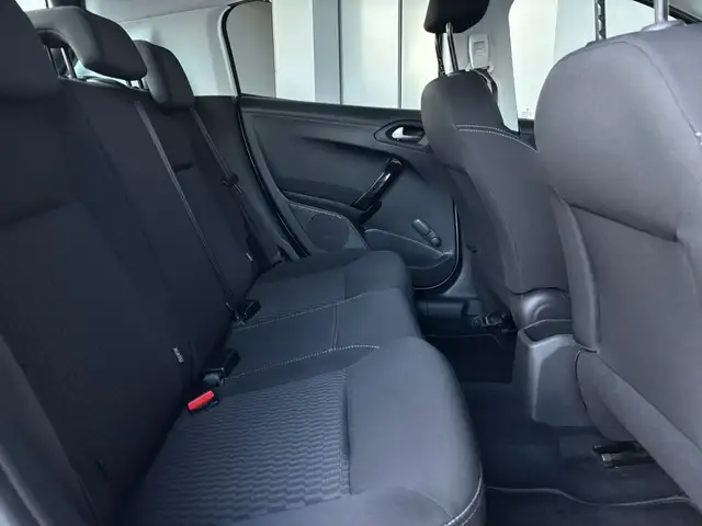 Peugeot 208 view 10