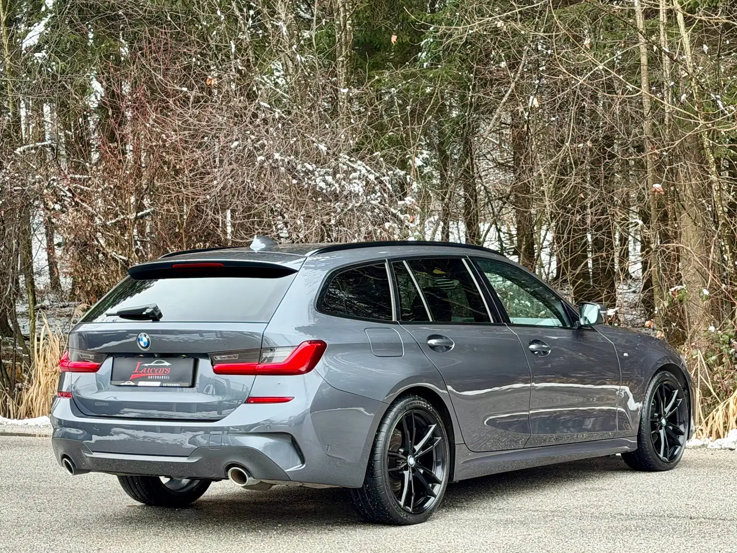 BMW 320 d xDrive M-Sport*AHK*SPUR*STANDHEIZ.*19ZOLL*1HAND* Grau - 2