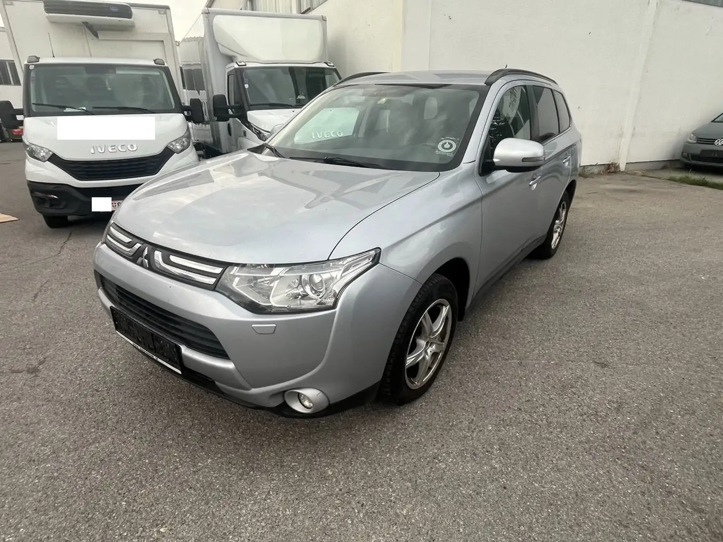 Mitsubishi Outlander Intense 4WD 7-Sitzer Grau - 1