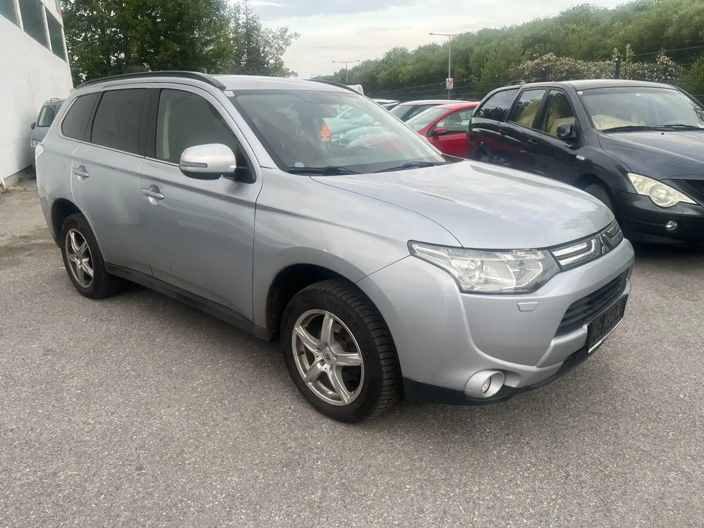 Mitsubishi Outlander Intense 4WD 7-Sitzer Grau - 2