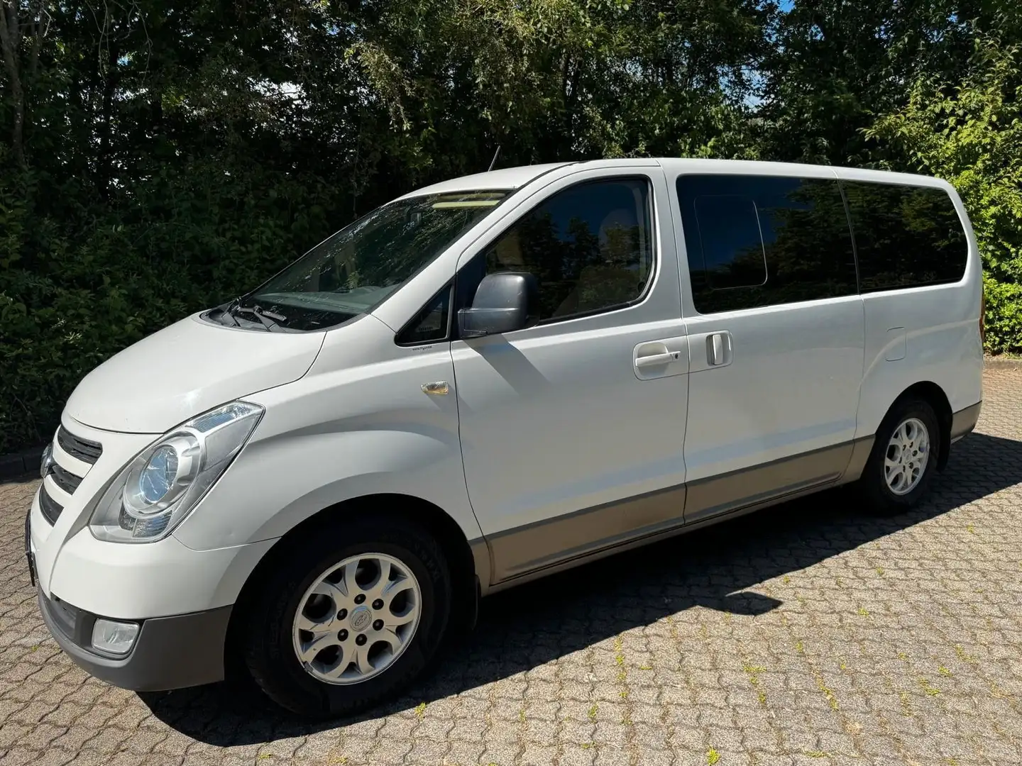 Hyundai H-1 Grand - 1