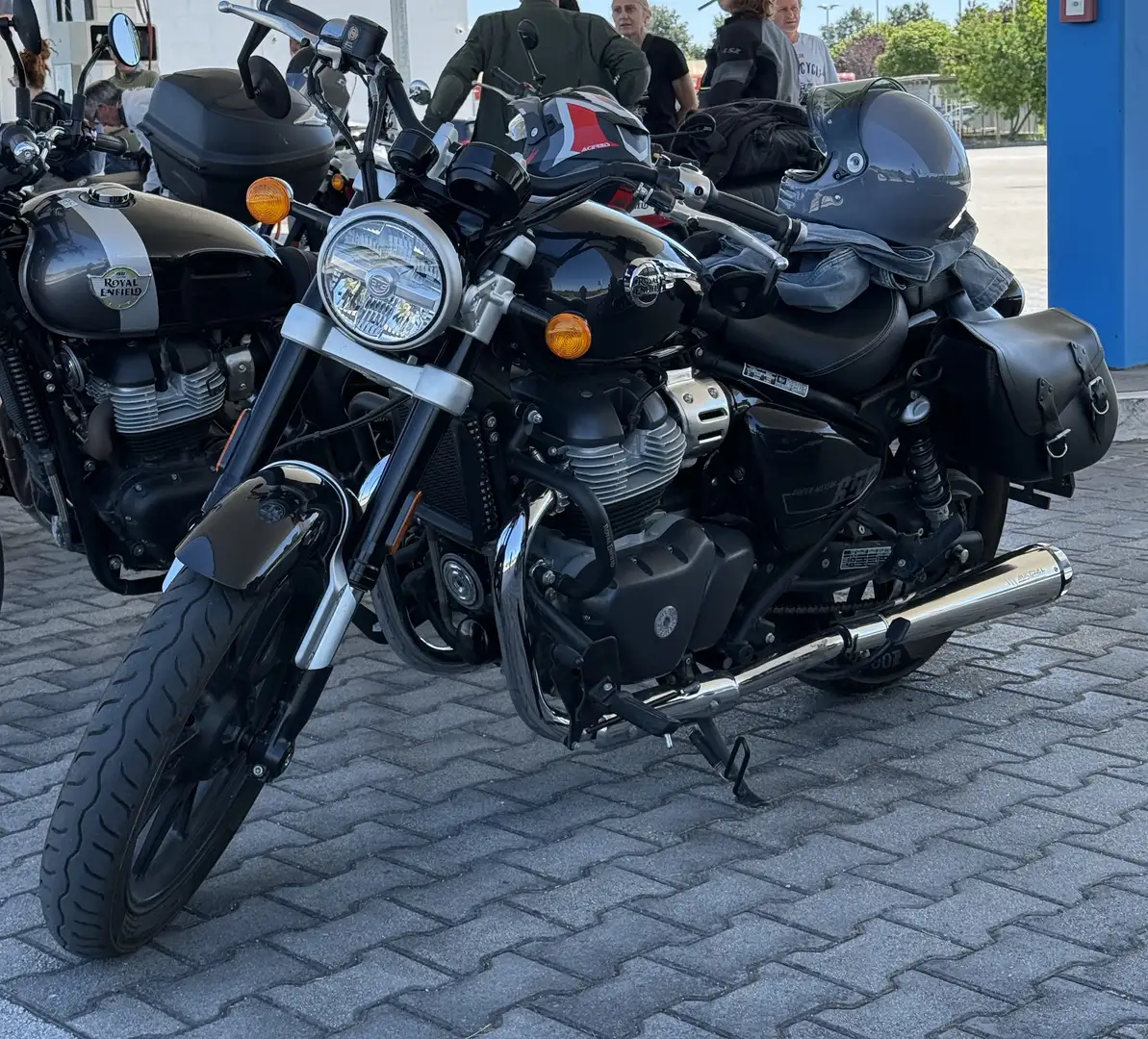 Royal Enfield Super Meteor 650 - 1