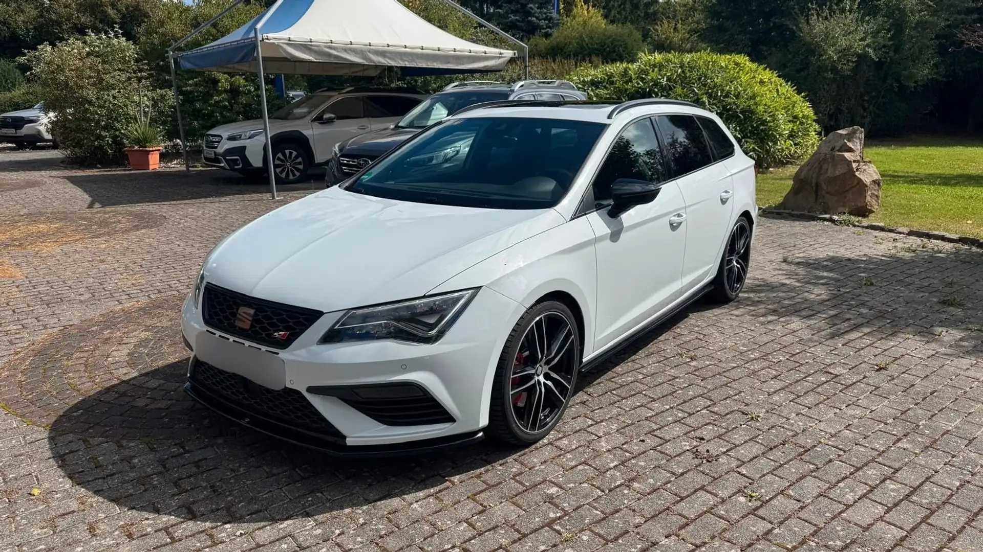 SEAT Leon 2.0 TSI St&S ST CUPRA 300 DSG 4Drive Weiß - 1