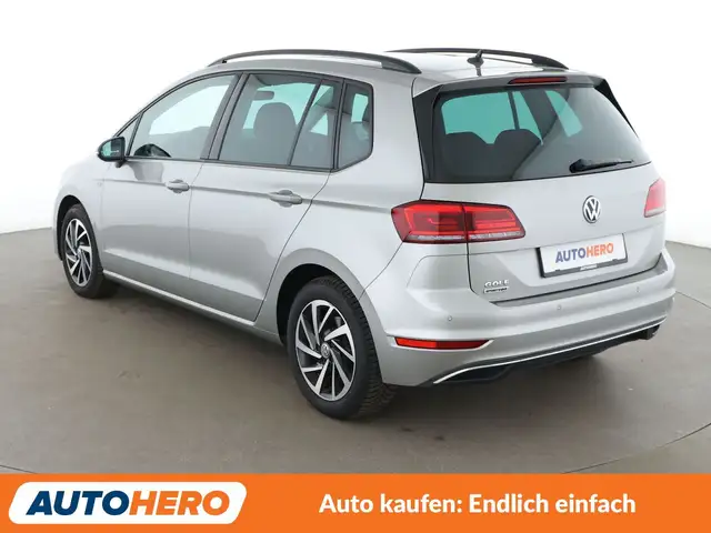 Volkswagen Golf view 4