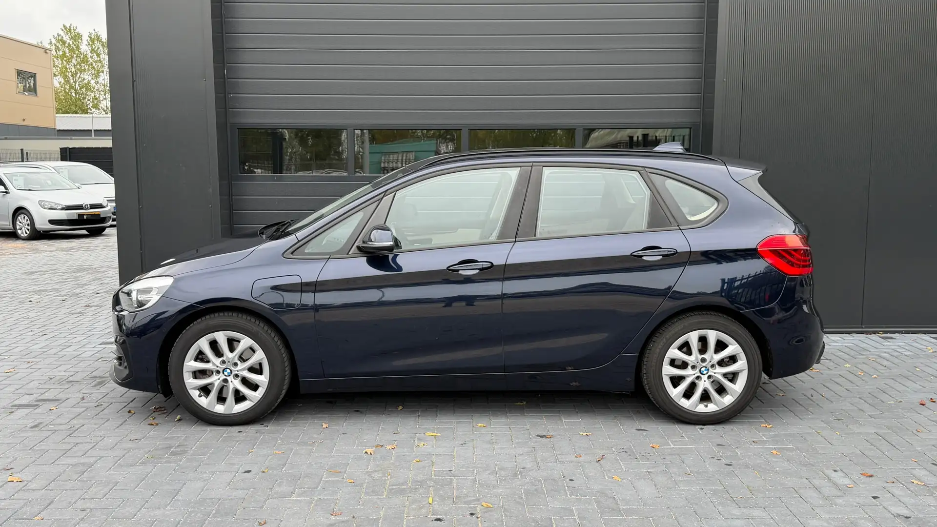 BMW 225 2-serie Active Tourer 225xe iPerformance High Exec Blauw - 2