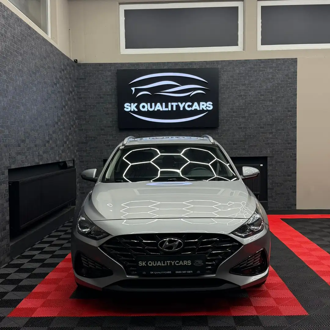 Hyundai i30 1.6 CRDi i Line Plus(DPF) Silber - 2