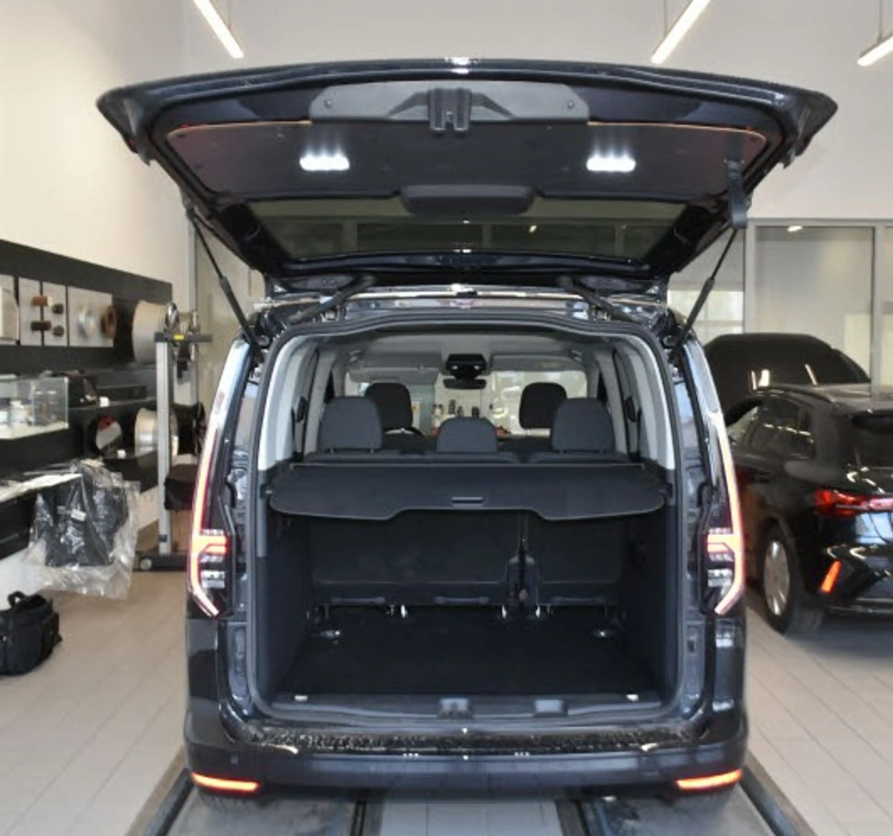 Volkswagen Caddy 2.0 TDI Move LED KAMERA ACC PANOD. — photo 3